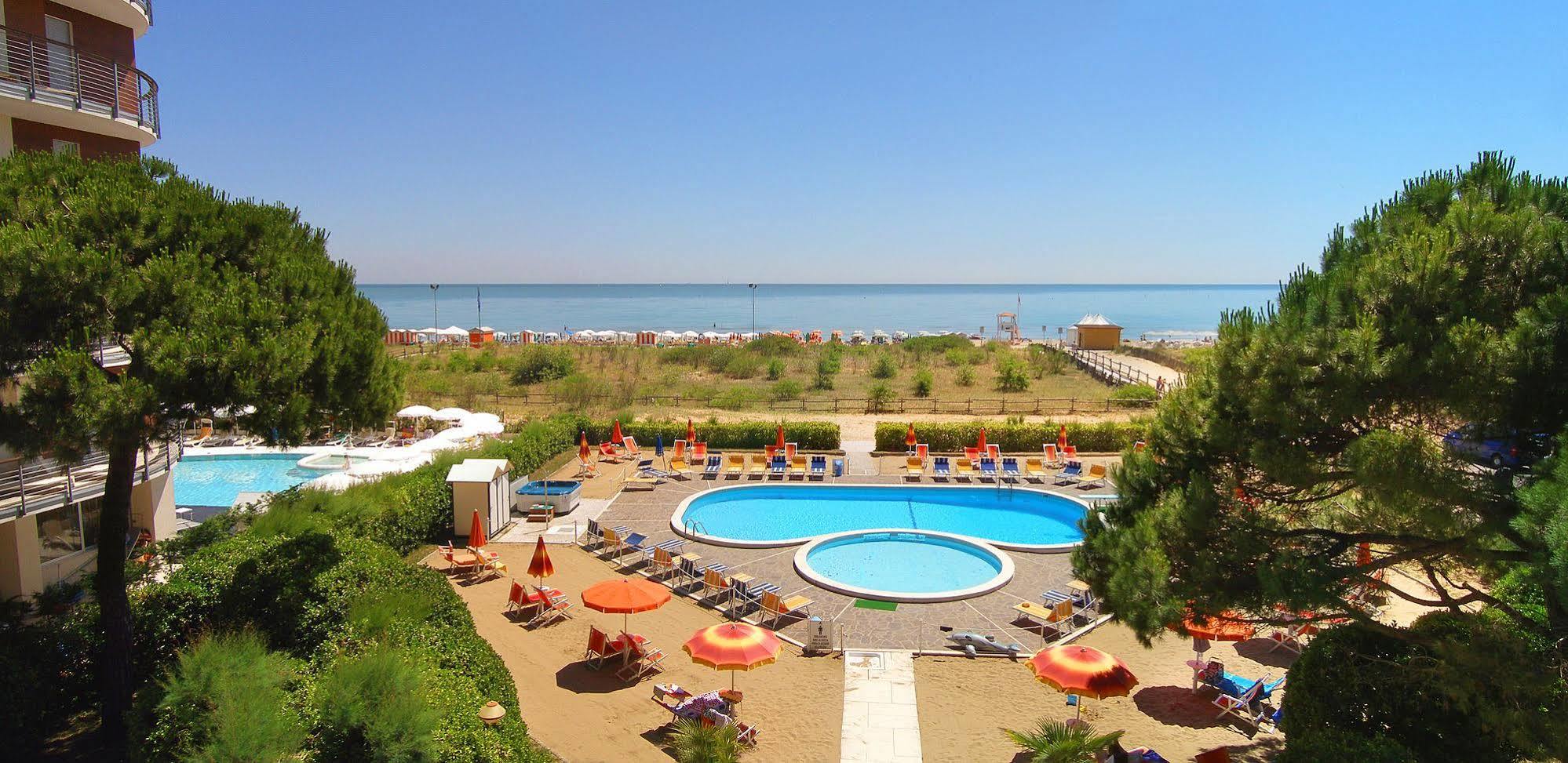 Hotel Bertha Fronte Mare Lido di Jesolo Luaran gambar